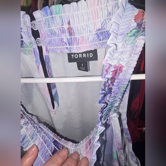 🍁🍂NWOT TORRID 1x Georgette Smocked Neck Cold Shoulder Blouse - Picture 4 of 6